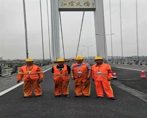 江阴长江大桥防滑路面